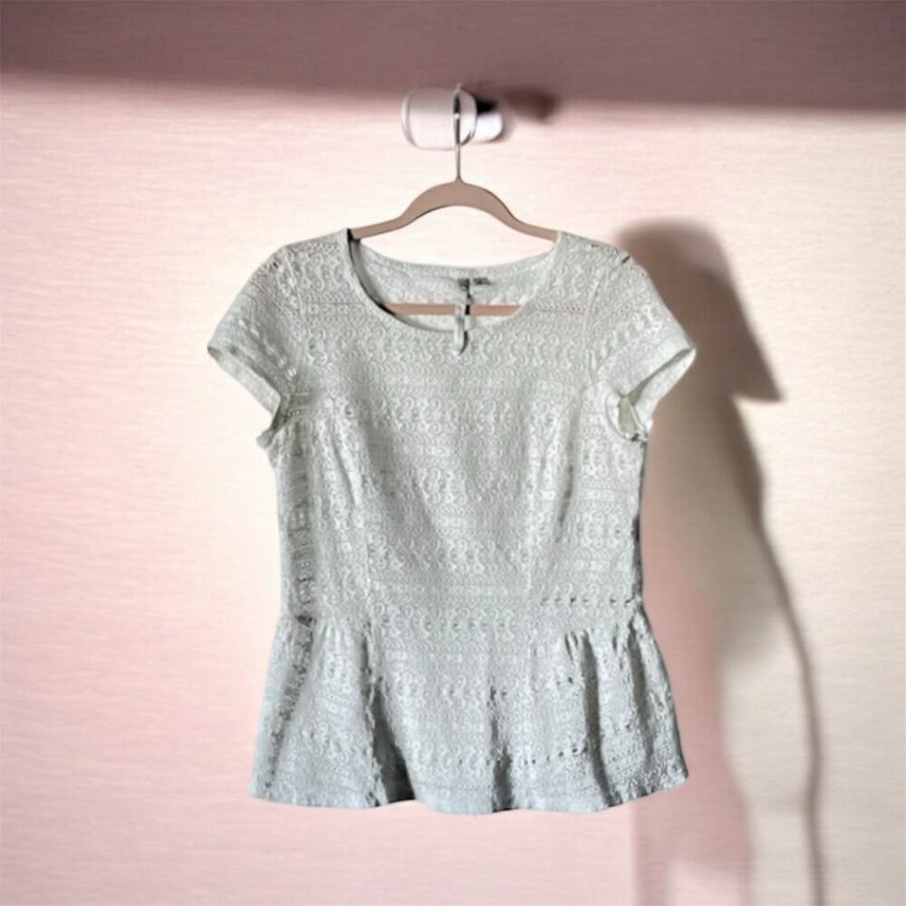 Lauren Conrad Floral Allover Lace Top Size Medium :)